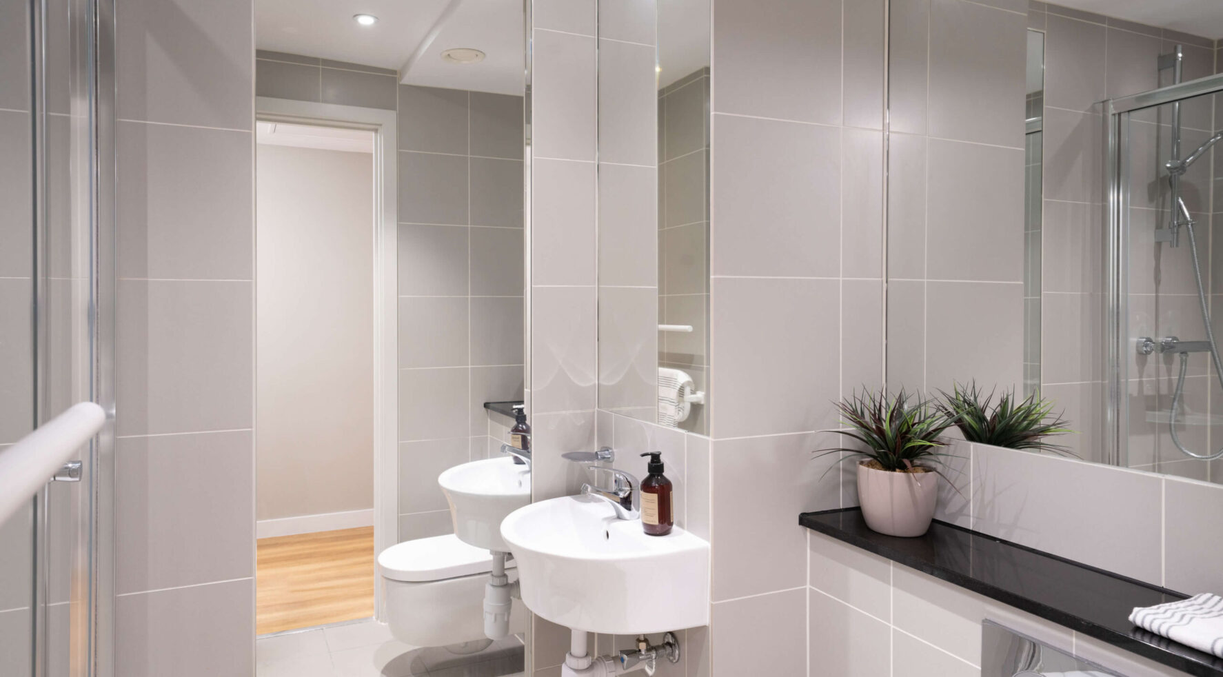  Bronze Deluxe  -  Portchester House  - Gallery -  9