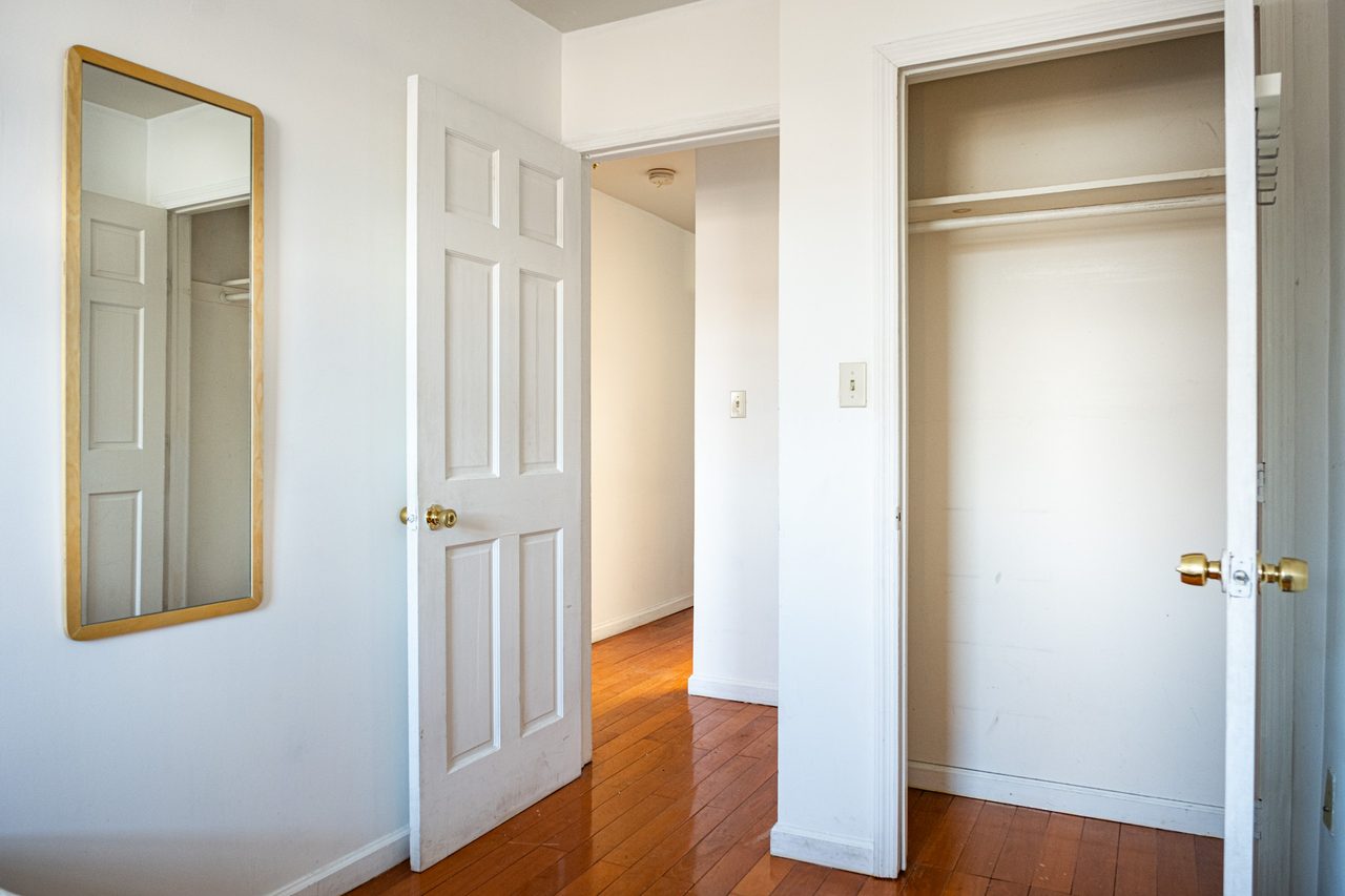  #1822: Fort Greene - Queen Bedroom A  -  #1822: Fort Greene  - Gallery -  8