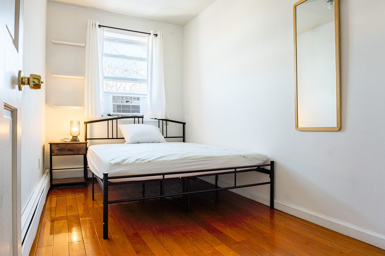  #1822: Fort Greene - Queen Bedroom A  -  #1822: Fort Greene  - Gallery -  1