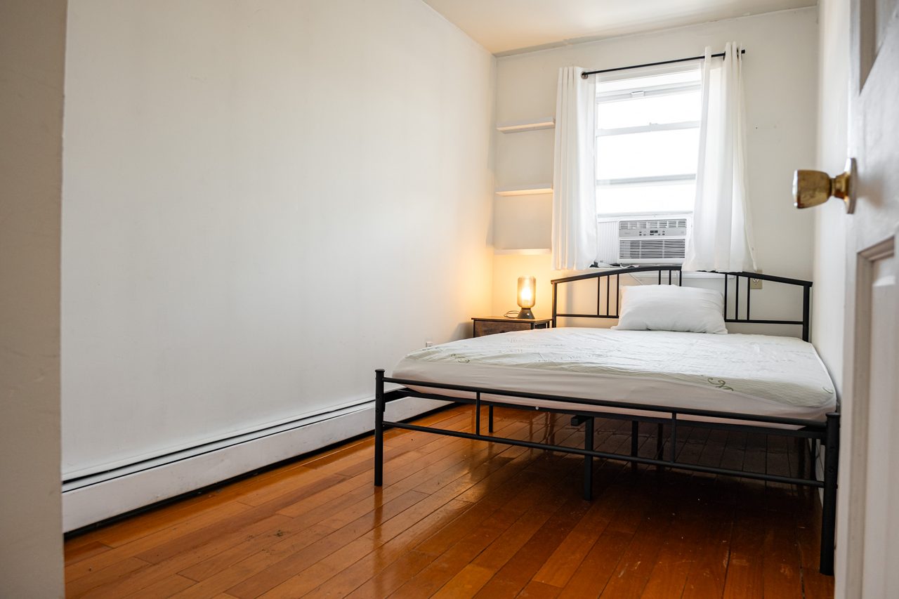  #1822: Fort Greene - Queen Bedroom A  -  #1822: Fort Greene  - Gallery -  9