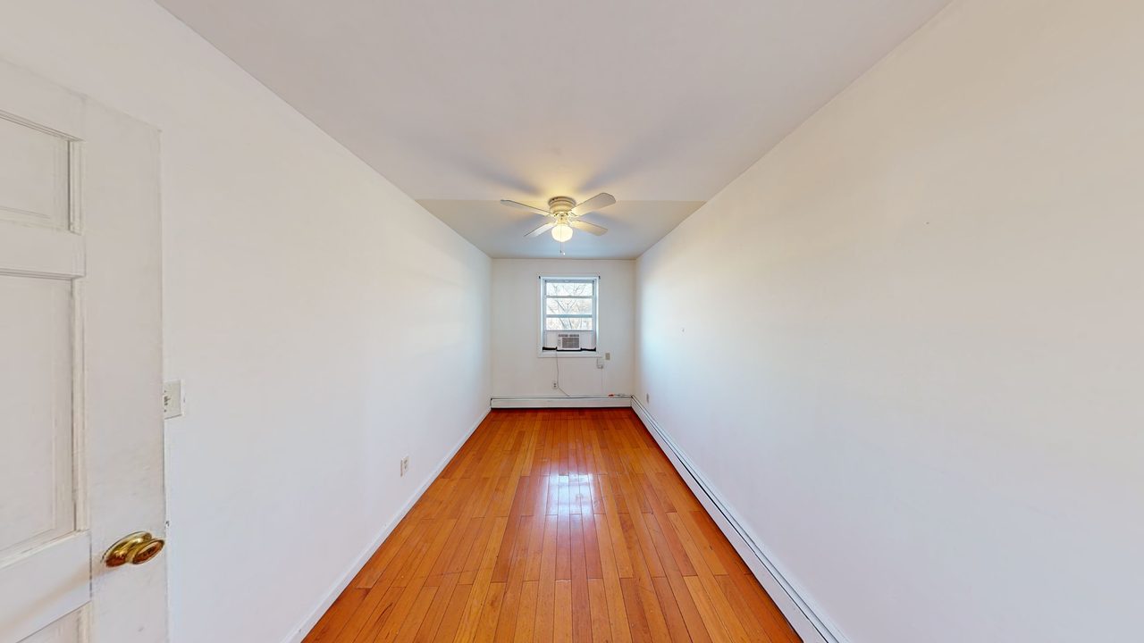  #1822: Fort Greene - Queen Bedroom B W/ Private Bathroom  -  #1822: Fort Greene  - Gallery -  11