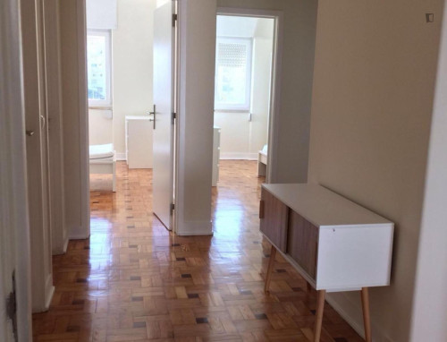 Profound Single Bedroom close to Instituto Politécnico De Santarém  - Gallery -  5