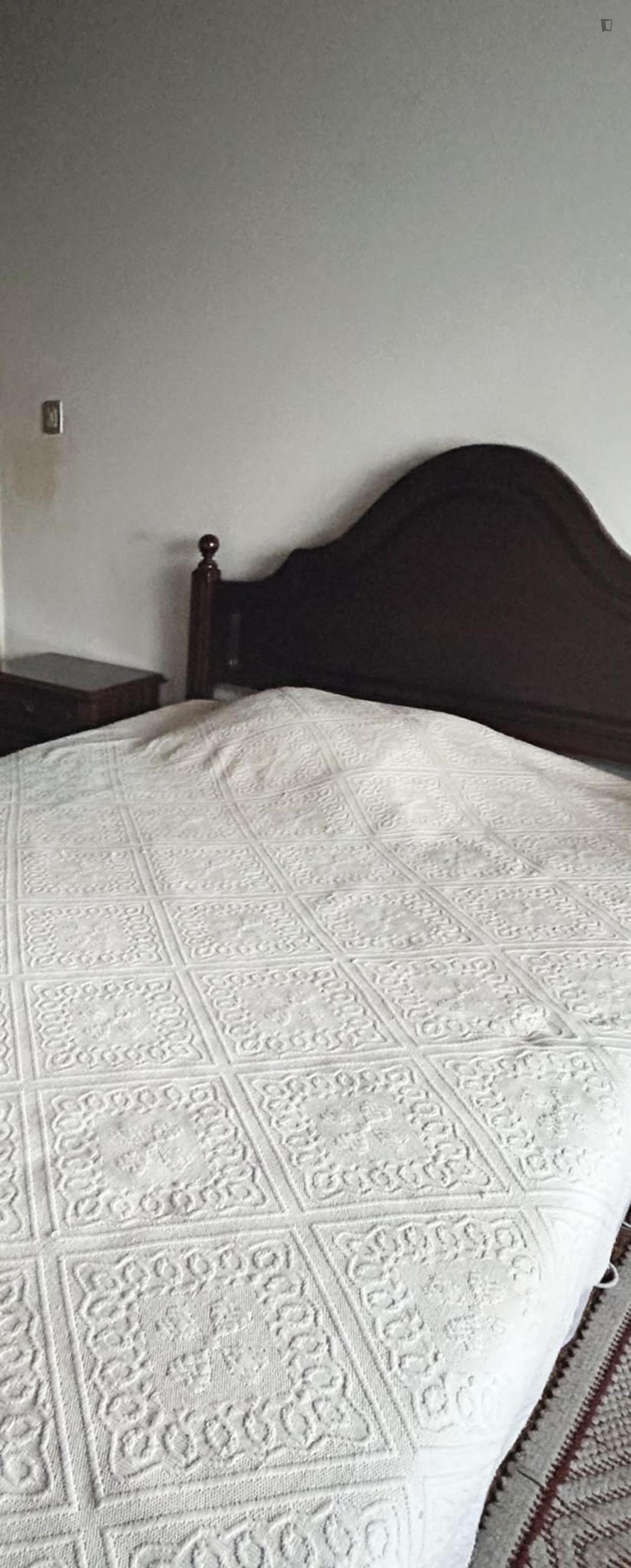  Lovely Bedroom In Barreira  -  Lovely bedroom in Barreira  - Gallery -  1