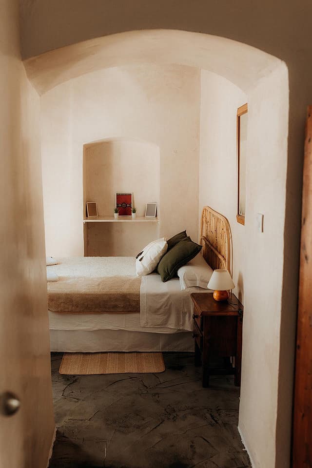Private Premium Double - Vibrant Coastal Coliving in Historic Tarifa Old Town with Rooftop Terrace and Community Events - Gallery - 4