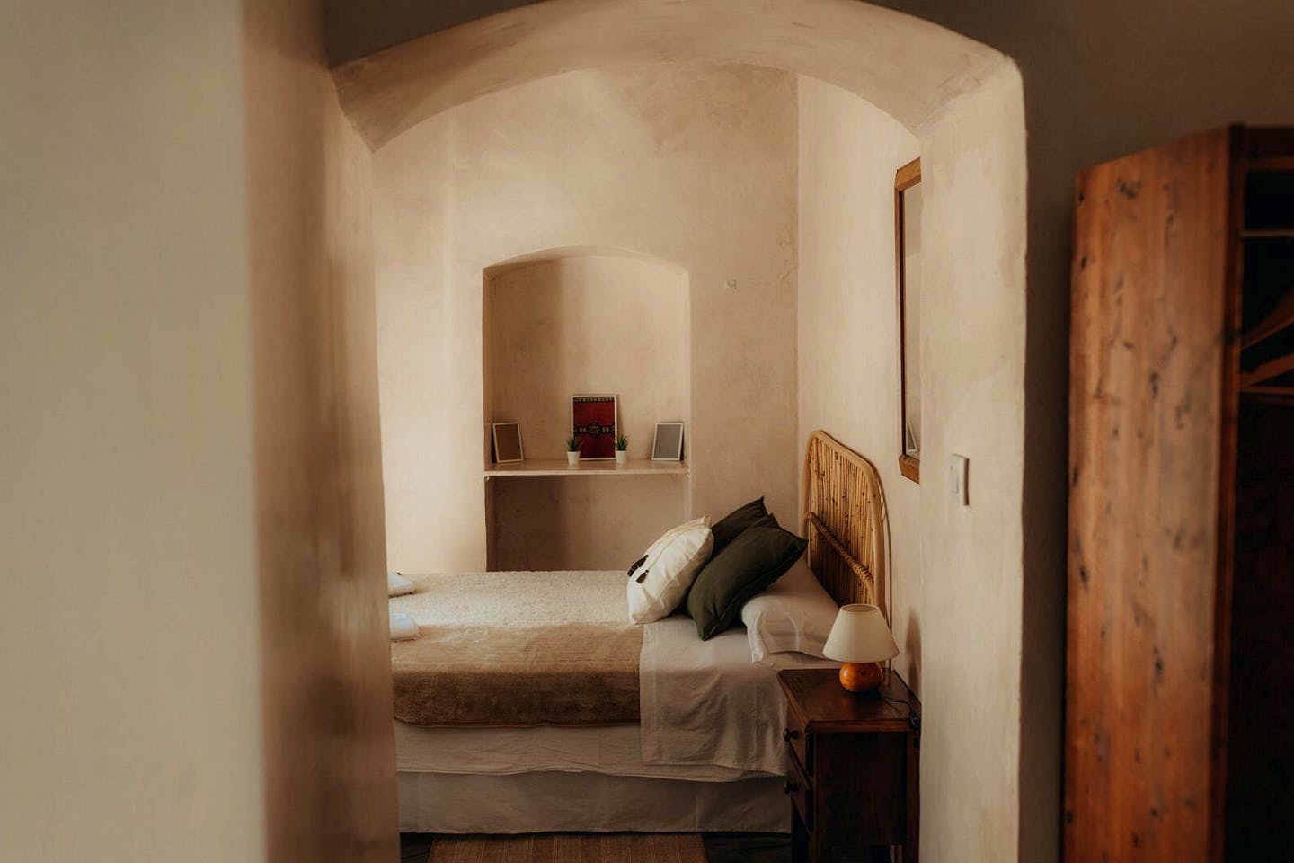 Private Premium Double - Vibrant Coastal Coliving in Historic Tarifa Old Town with Rooftop Terrace and Community Events - Gallery - 17