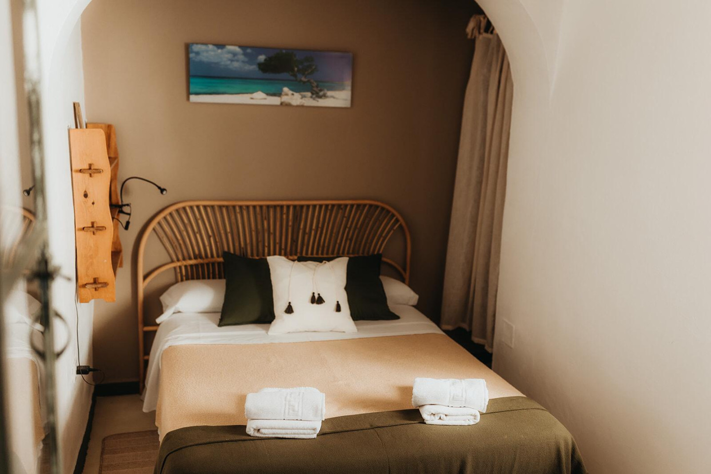Private Superior Double - Vibrant Coastal Coliving in Historic Tarifa Old Town with Rooftop Terrace and Community Events - Gallery - 13