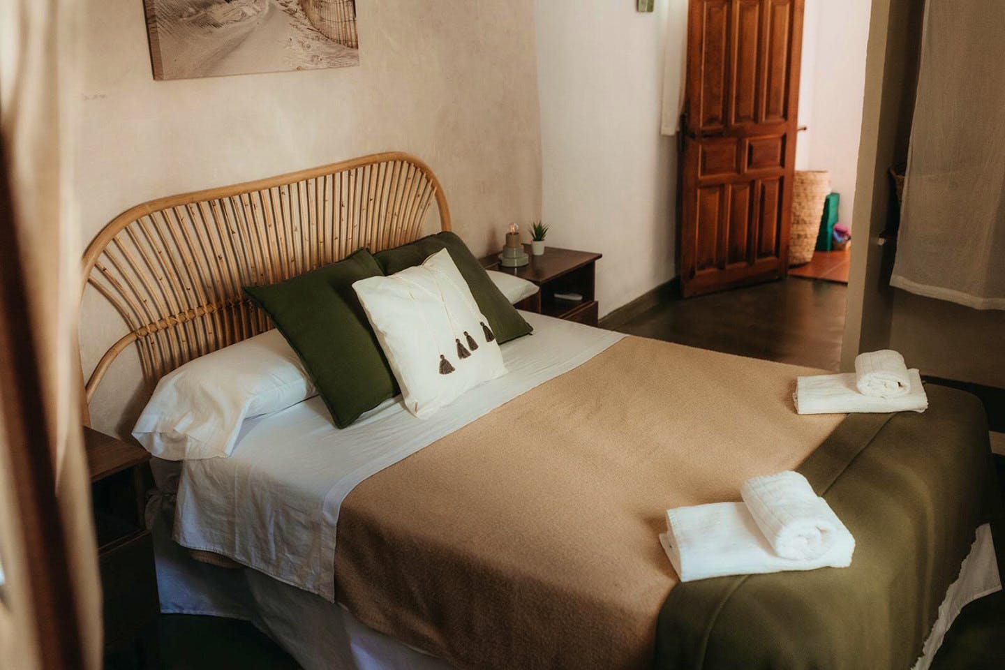 Private Superior Double - Vibrant Coastal Coliving in Historic Tarifa Old Town with Rooftop Terrace and Community Events - Gallery - 3
