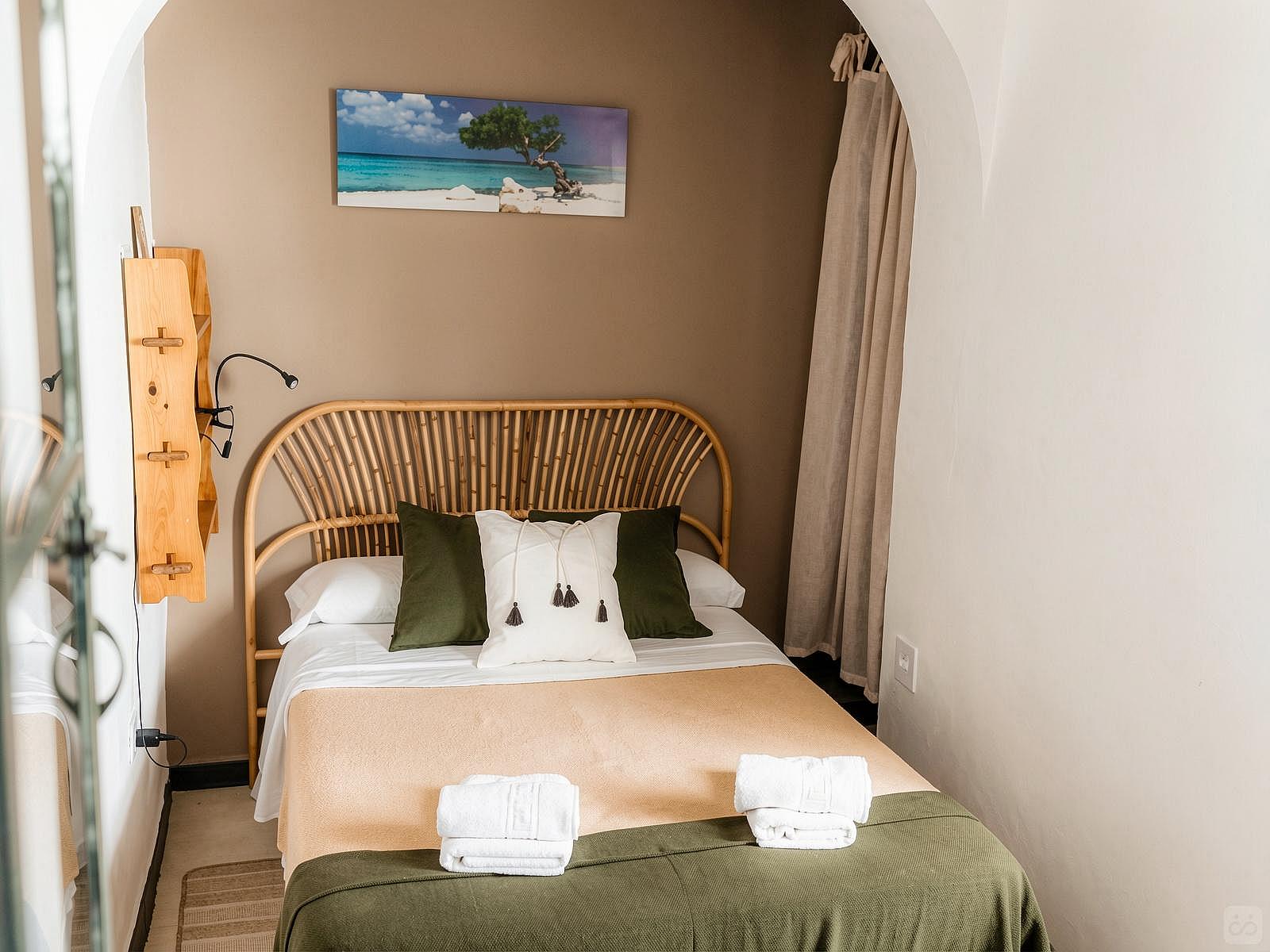 Private Superior Double - Vibrant Coastal Coliving in Historic Tarifa Old Town with Rooftop Terrace and Community Events - Gallery - 5