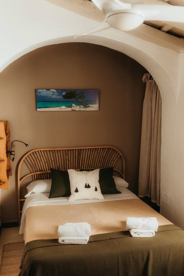 Private Superior Double - Vibrant Coastal Coliving in Historic Tarifa Old Town with Rooftop Terrace and Community Events - Gallery - 15