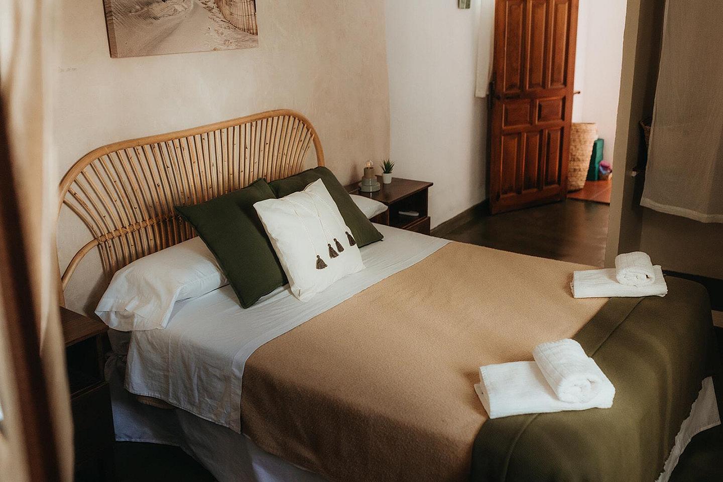 Private Superior Double - Vibrant Coastal Coliving in Historic Tarifa Old Town with Rooftop Terrace and Community Events - Gallery - 7