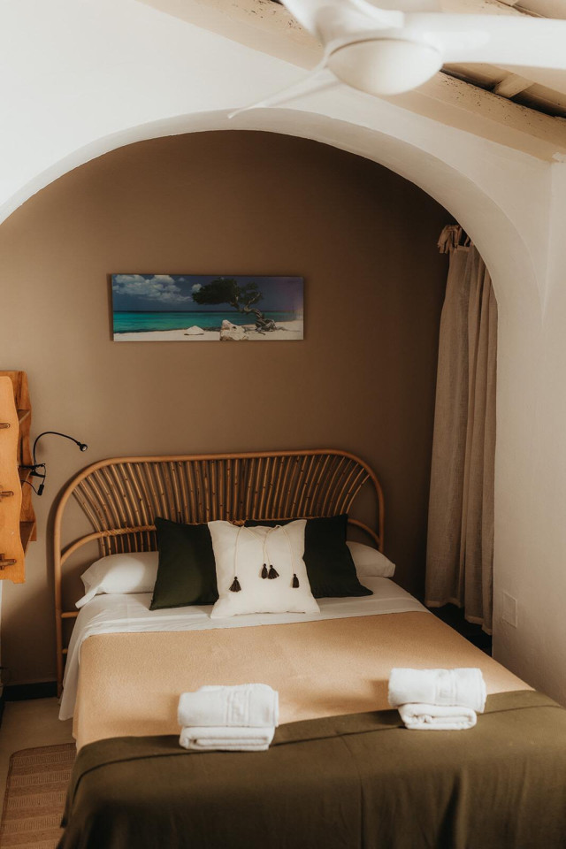 Private Superior Double - Vibrant Coastal Coliving in Historic Tarifa Old Town with Rooftop Terrace and Community Events - Gallery - 12