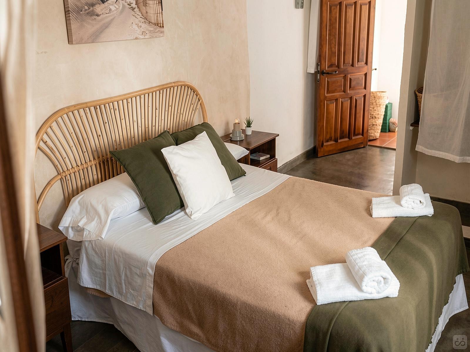 Private Superior Double - Vibrant Coastal Coliving in Historic Tarifa Old Town with Rooftop Terrace and Community Events - Gallery - 2