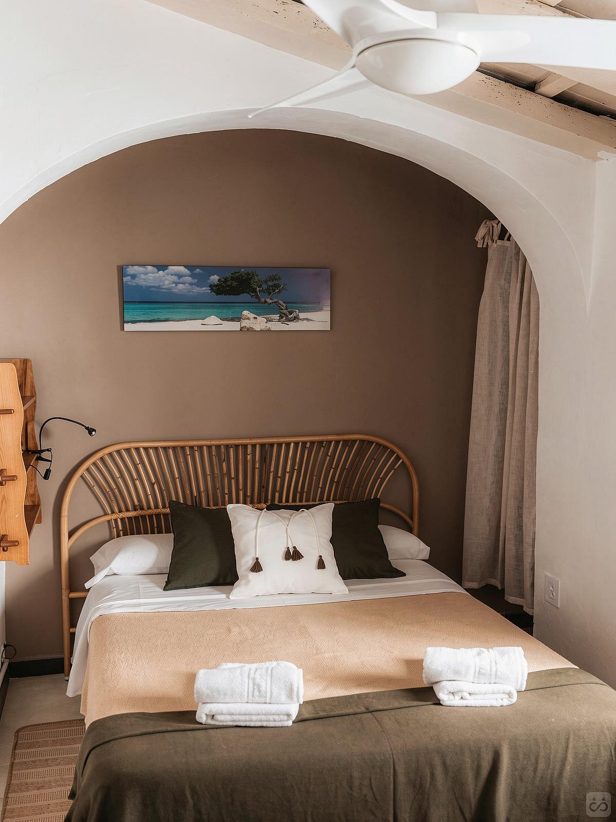 Private Superior Double - Vibrant Coastal Coliving in Historic Tarifa Old Town with Rooftop Terrace and Community Events - Gallery - 4