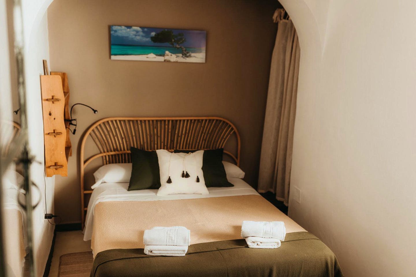 Private Superior Double - Vibrant Coastal Coliving in Historic Tarifa Old Town with Rooftop Terrace and Community Events - Gallery - 16