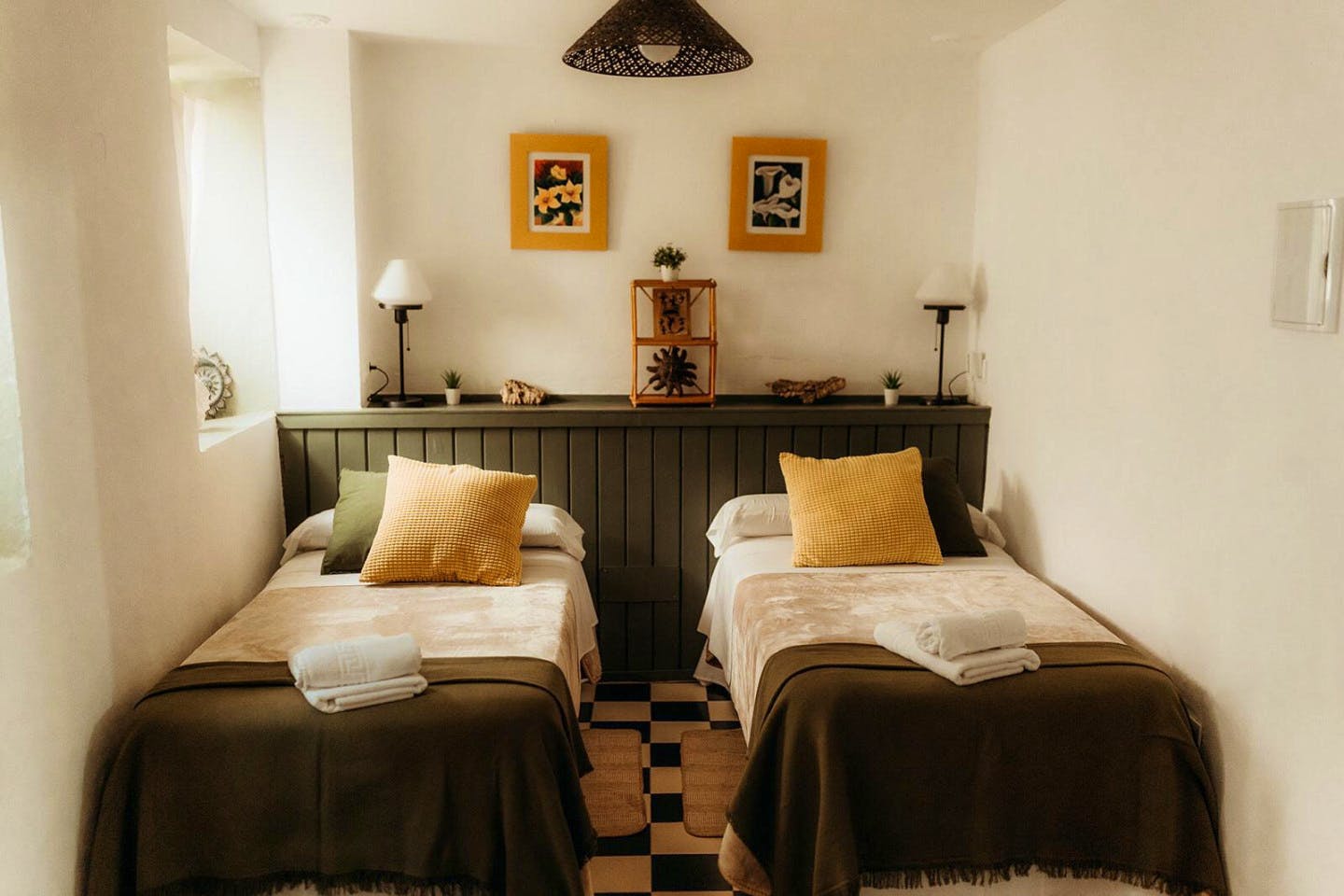 Private Normal Double - Vibrant Coastal Coliving in Historic Tarifa Old Town with Rooftop Terrace and Community Events - Gallery - 16