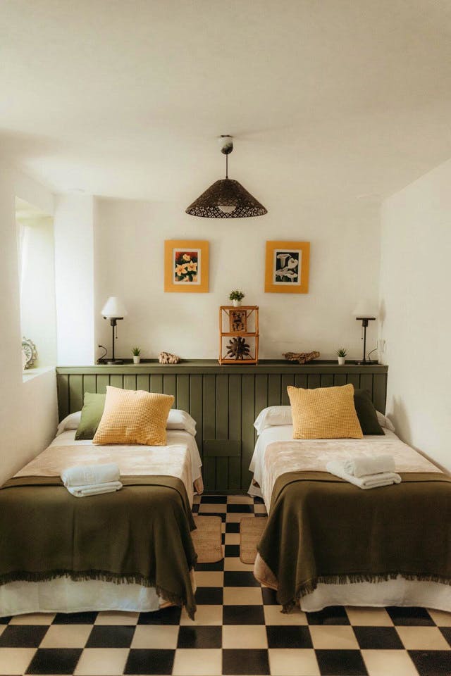 Private Normal Double - Vibrant Coastal Coliving in Historic Tarifa Old Town with Rooftop Terrace and Community Events - Gallery - 15