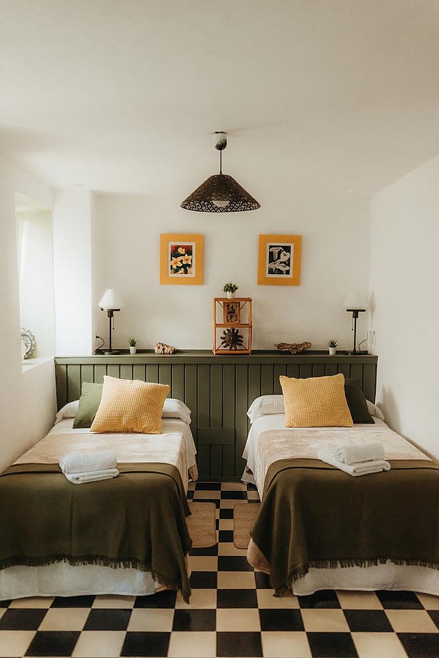 Private Normal Double - Vibrant Coastal Coliving in Historic Tarifa Old Town with Rooftop Terrace and Community Events - Gallery - 7