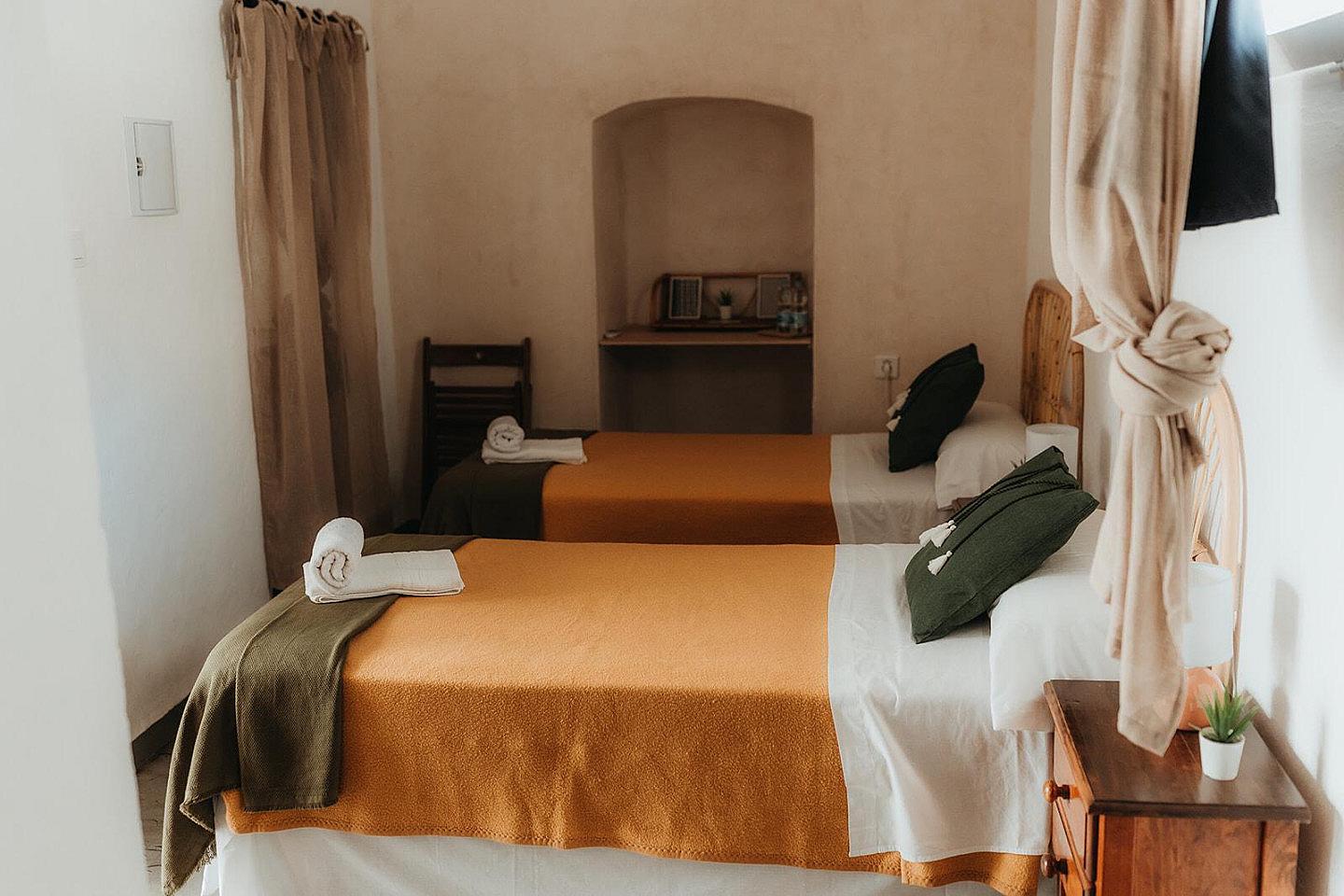 Private Normal Double - Vibrant Coastal Coliving in Historic Tarifa Old Town with Rooftop Terrace and Community Events - Gallery - 1