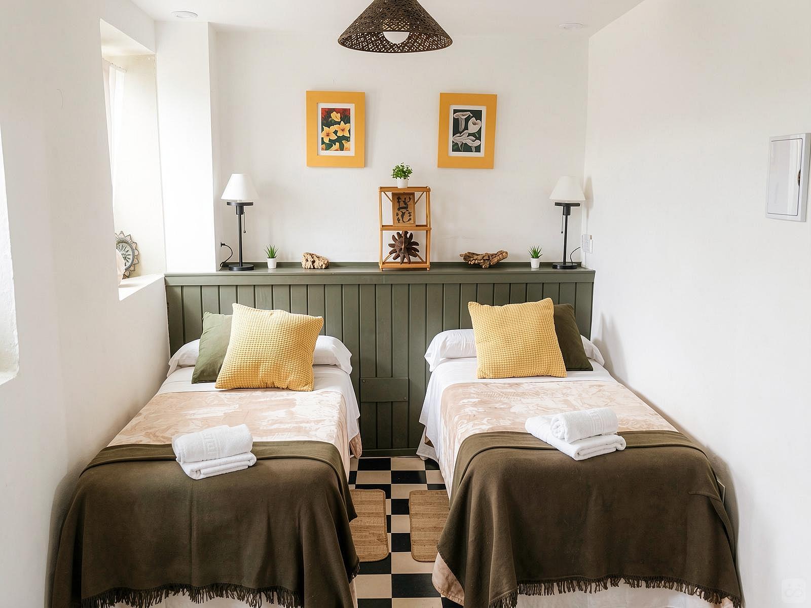 Private Normal Double - Vibrant Coastal Coliving in Historic Tarifa Old Town with Rooftop Terrace and Community Events - Gallery - 5
