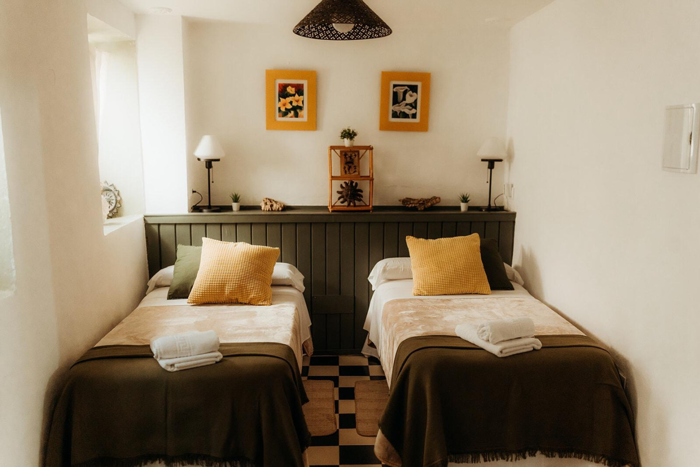 Private Normal Double - Vibrant Coastal Coliving in Historic Tarifa Old Town with Rooftop Terrace and Community Events - Gallery - 12