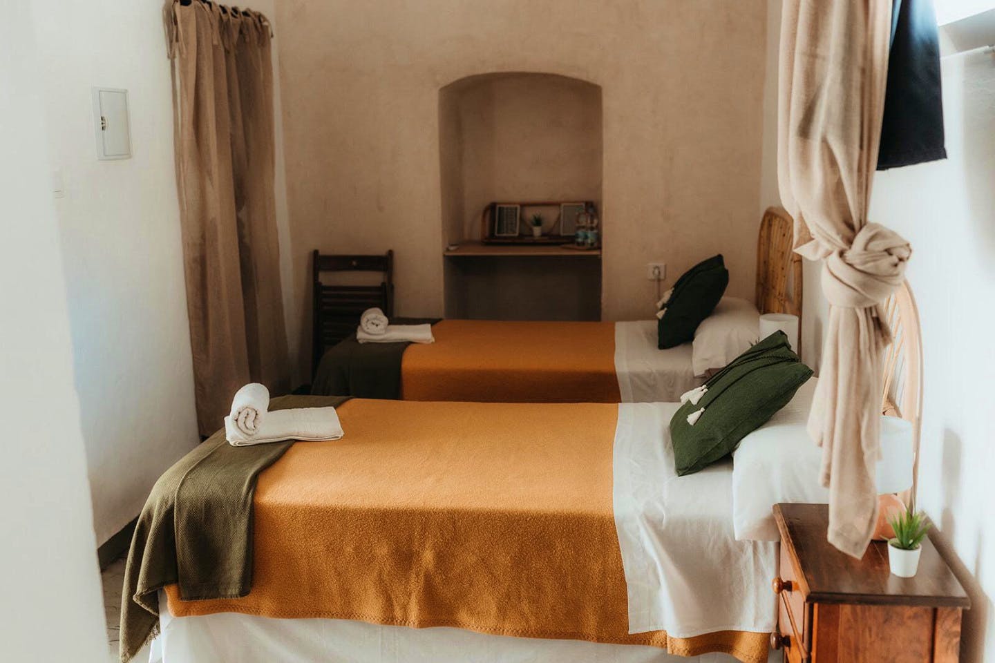 Private Normal Double - Vibrant Coastal Coliving in Historic Tarifa Old Town with Rooftop Terrace and Community Events - Gallery - 14