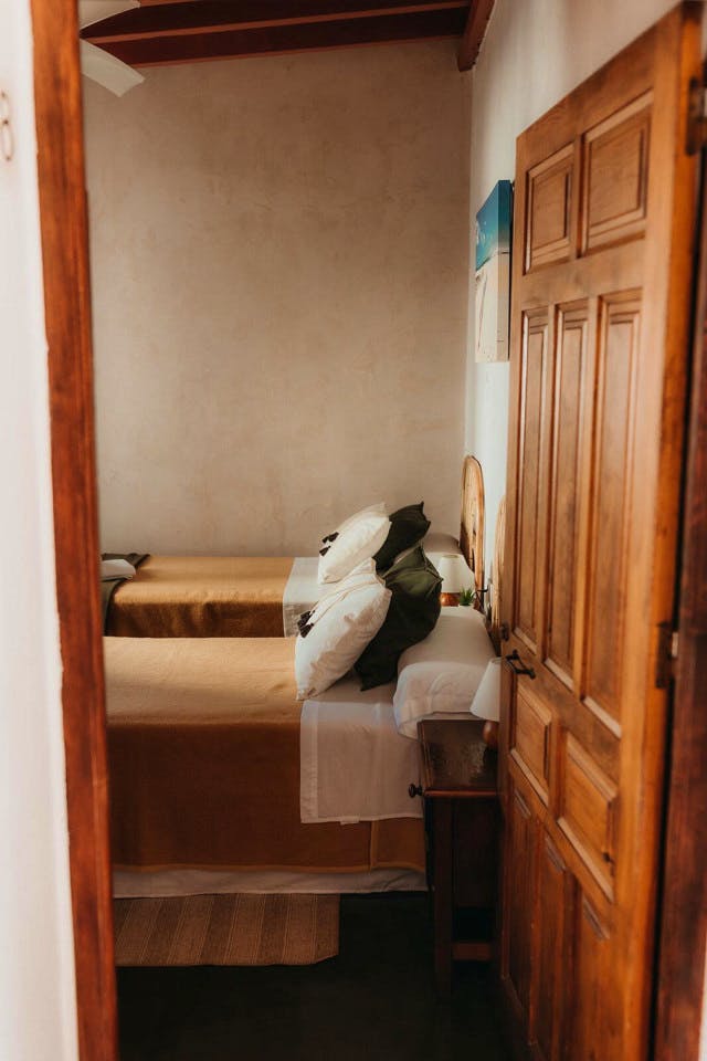 Normal Double Ensuite - Vibrant Coastal Coliving in Historic Tarifa Old Town with Rooftop Terrace and Community Events - Gallery - 16