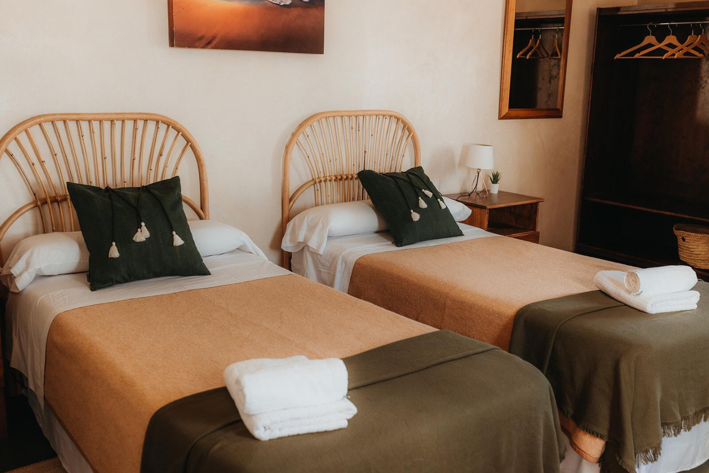 Normal Double Ensuite - Vibrant Coastal Coliving in Historic Tarifa Old Town with Rooftop Terrace and Community Events - Gallery - 11
