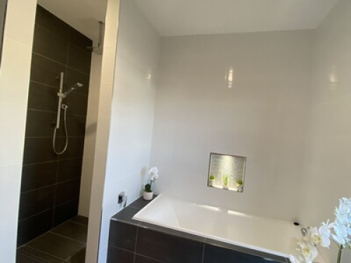 Jo Jo’s Private room & Ensuite