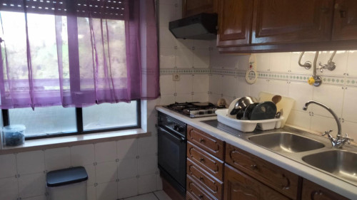 Exciting Double Bedroom with a balcony close to University of Coimbra - Gallery - 11