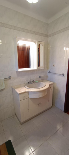 Exciting Double Bedroom with a balcony close to University of Coimbra - Gallery - 9