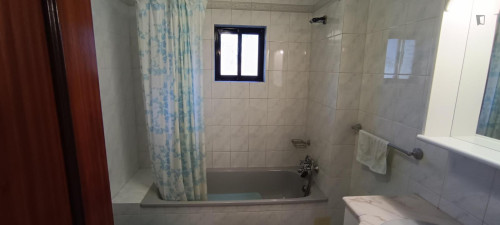Exciting Double Bedroom with a balcony close to University of Coimbra - Gallery - 7