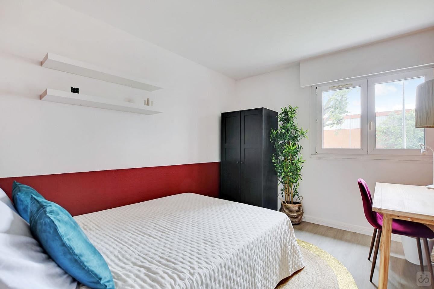 Contemporary 13 M² Room - 9