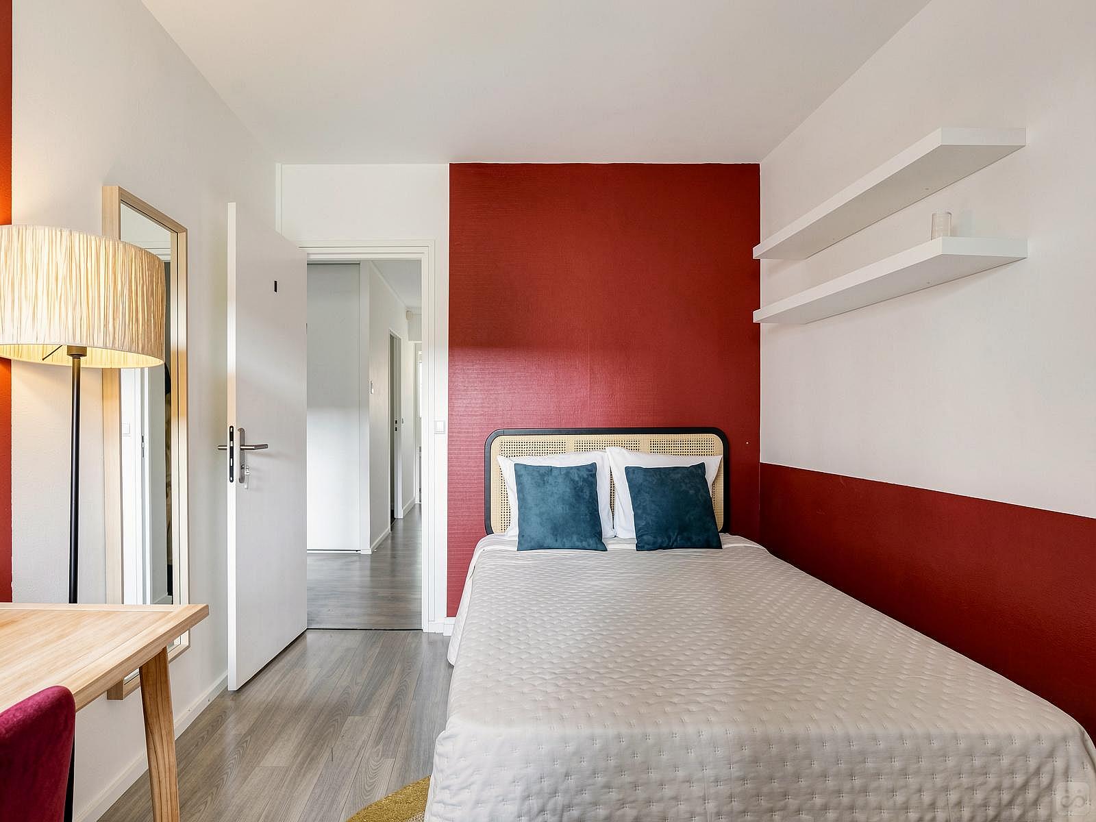 Contemporary 13 M² Room - 5