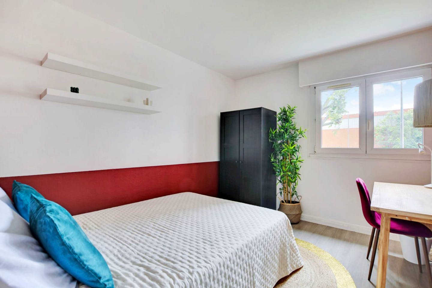 Contemporary 13 M² Room - 2
