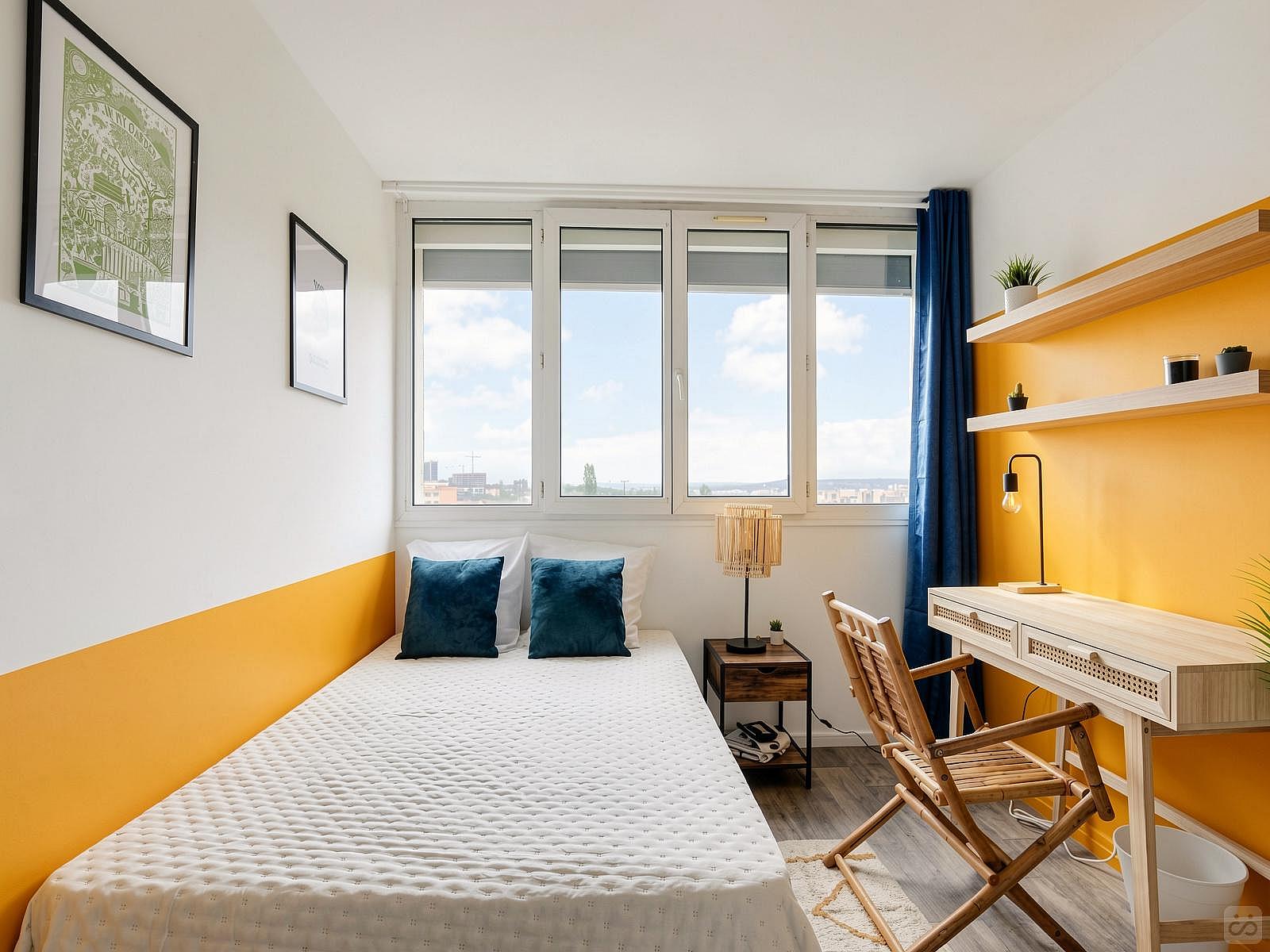 Simple 10 M² Room - 1