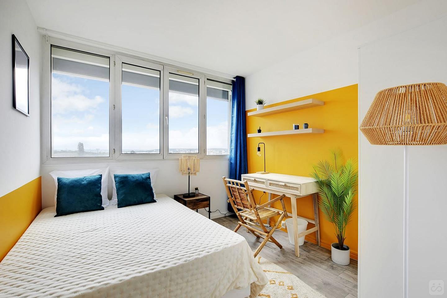 Simple 10 M² Room - 5