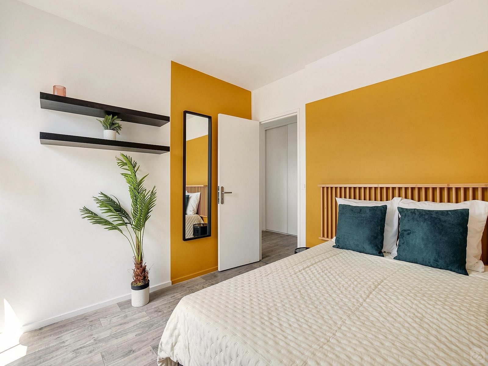 10 M² Contemporary Room - 6