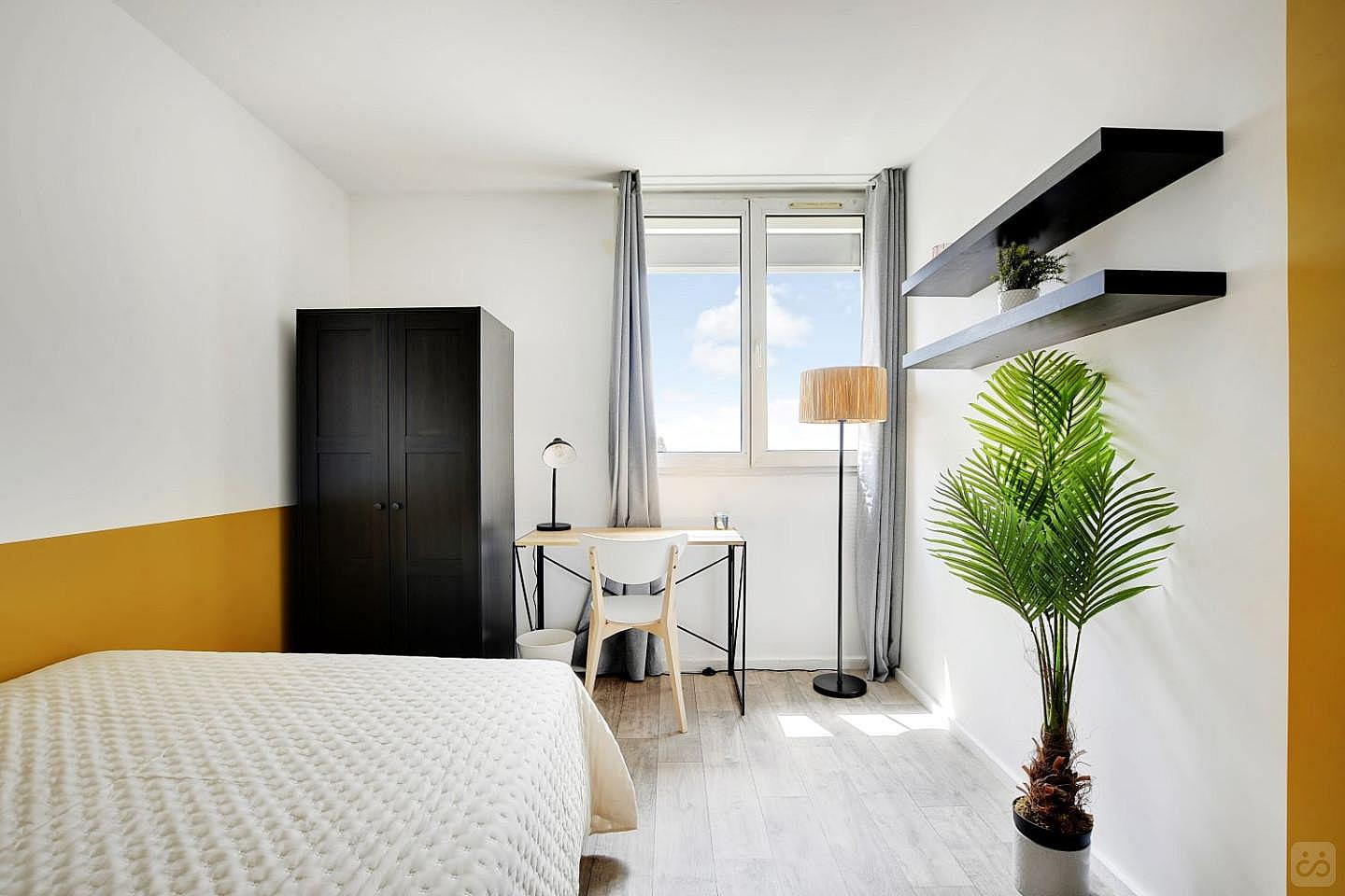 10 M² Contemporary Room - 9