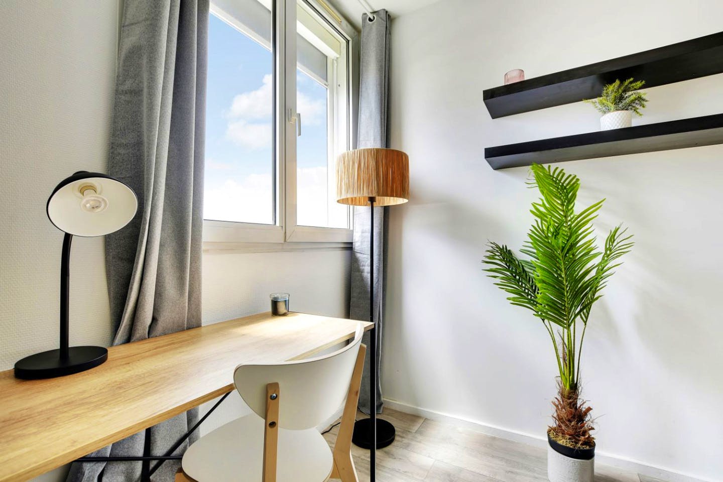 10 M² Contemporary Room - 24