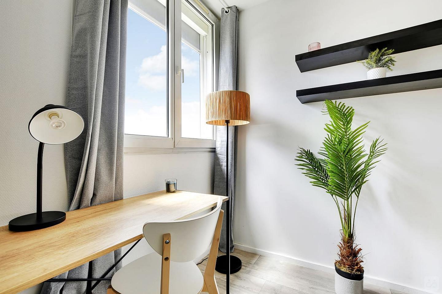 10 M² Contemporary Room - 7