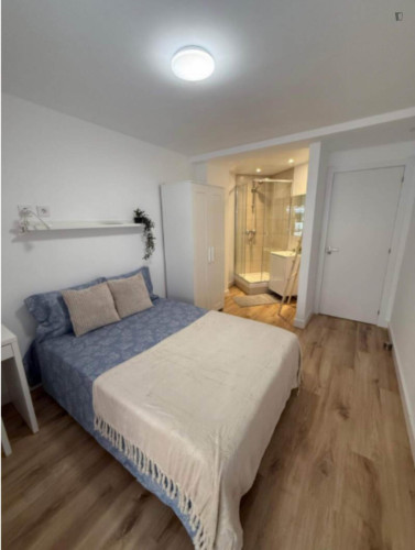 Sensational Double Bedroom with a private bathroom close to University General Hospital Dr. Balmis