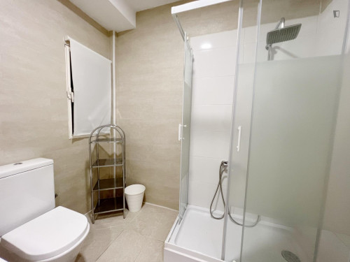 Homely double bedroom in the Beiro district - Gallery - 11