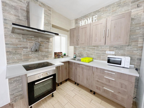 Homely double bedroom in the Beiro district - Gallery - 9