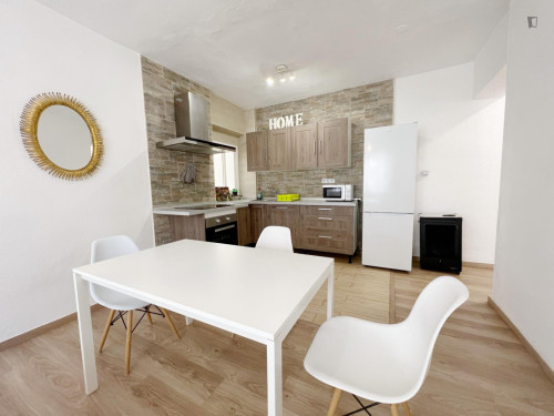 Homely double bedroom in the Beiro district - Gallery - 8