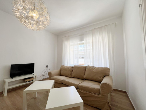 Homely double bedroom in the Beiro district - Gallery - 5