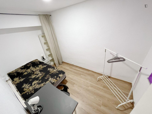 Homely double bedroom in the Beiro district