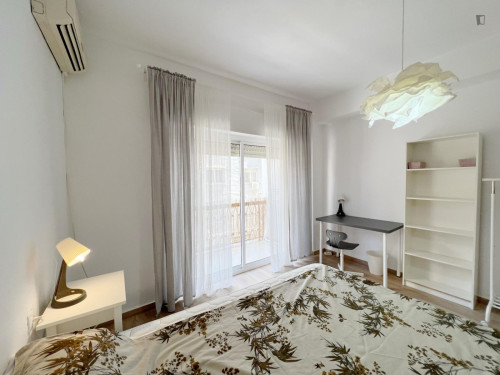 Welcoming double bedroom near the Granada train station