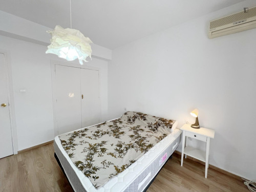 Welcoming double bedroom near the Granada train station