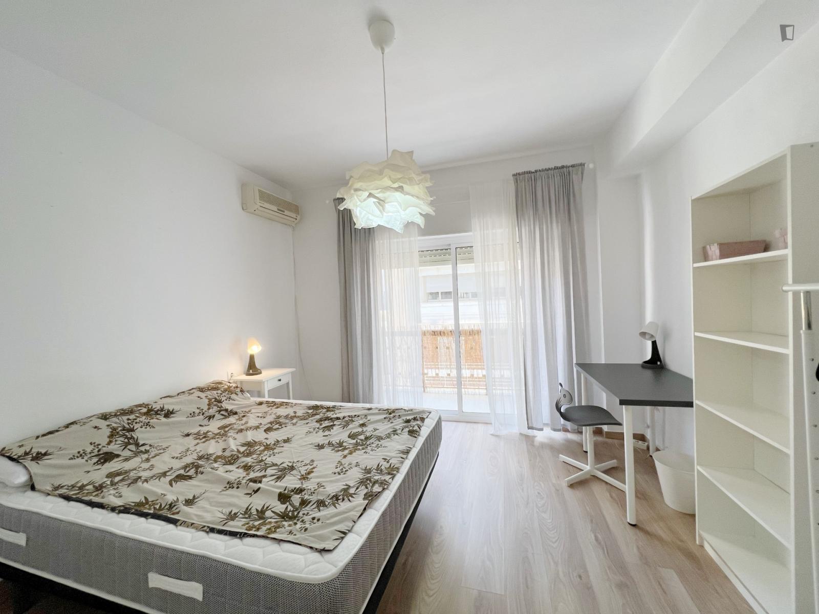 Welcoming Double Bedroom Near The Granada Train Station - 1