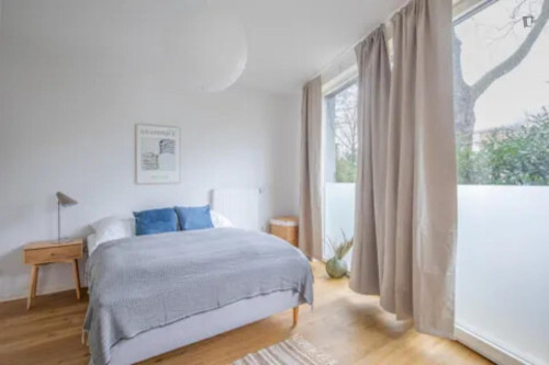 Excellent double bedroom near the Sternschanze train station 